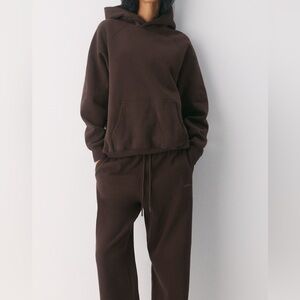 Aritzia Rich Mocha Brown Sweatshirt & Sweatpants Set